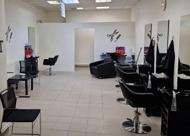 Interiér kadeřnictví STŘIHOMAT - Trousilova 2, Praha 8, Hlavní Město Praha, CZ, elegantní a moderní design.