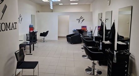 Interiér kadeřnictví STŘIHOMAT - Trousilova 2, Praha 8, Hlavní Město Praha, CZ, elegantní a moderní design.