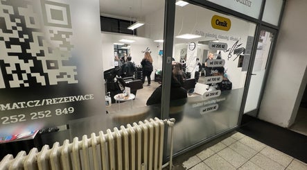 Interiér kadeřnictví Střihomat - Plukovníka Mráze 24, Praha 15, kde probíhá péče o vlasy. Hlavní Město Praha, CZ