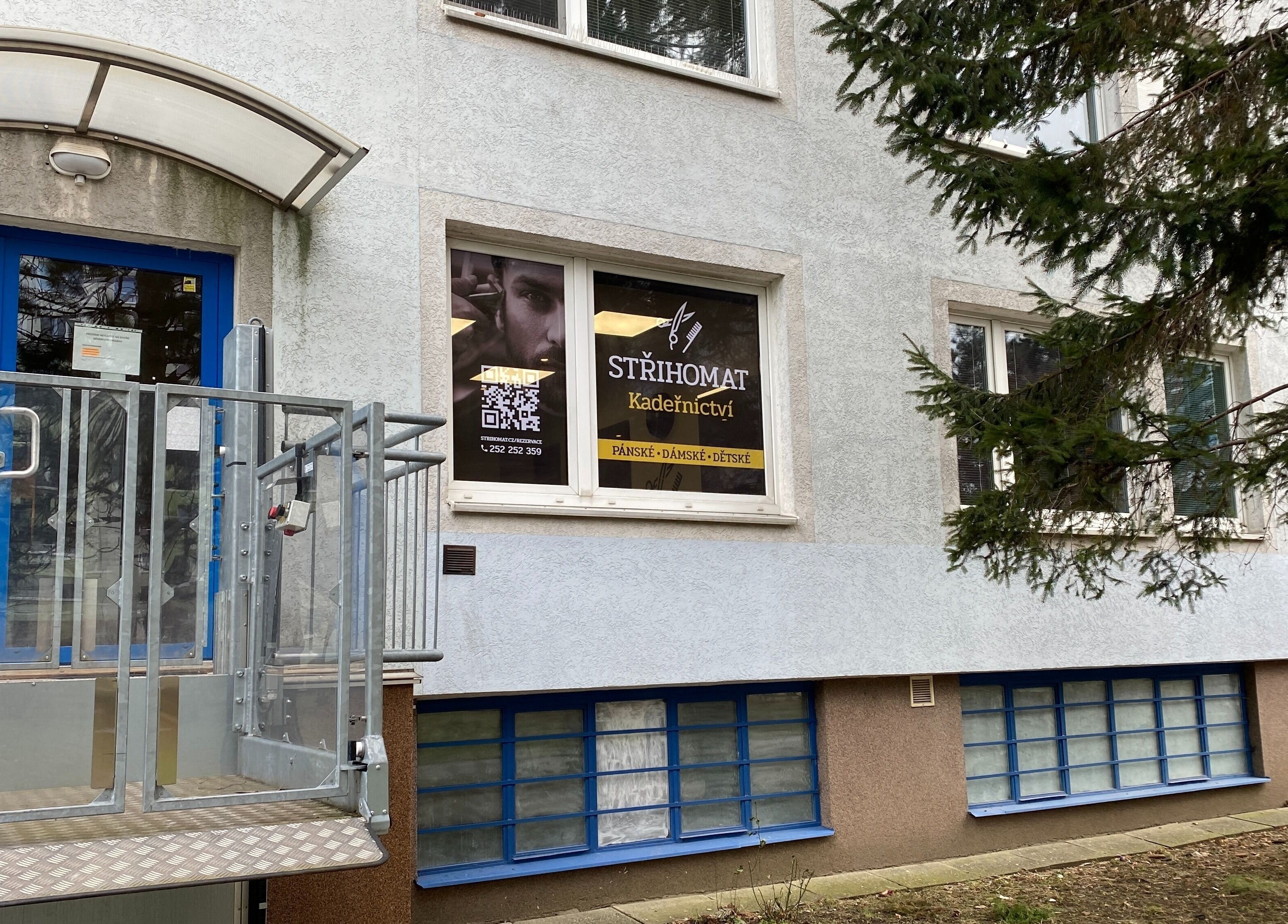 Vchod do Střihomat - Mikulova 13, Praha 11 v Hlavní Město Praha, CZ.