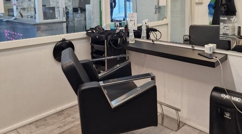 Moderní kadeřnické křeslo ve Střihomat - Radlicka 298/105, Praha 5, Hlavní Město Praha, Hlavní Město Praha, CZ.