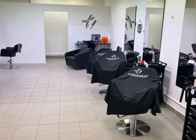 Interiér salonu Střihomat- Trousilova 2, Praha 8, moderní design, Hlavní Město Praha, Hlavní Město Praha, CZ.