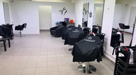 Interiér salonu Střihomat- Trousilova 2, Praha 8, moderní design, Hlavní Město Praha, Hlavní Město Praha, CZ.