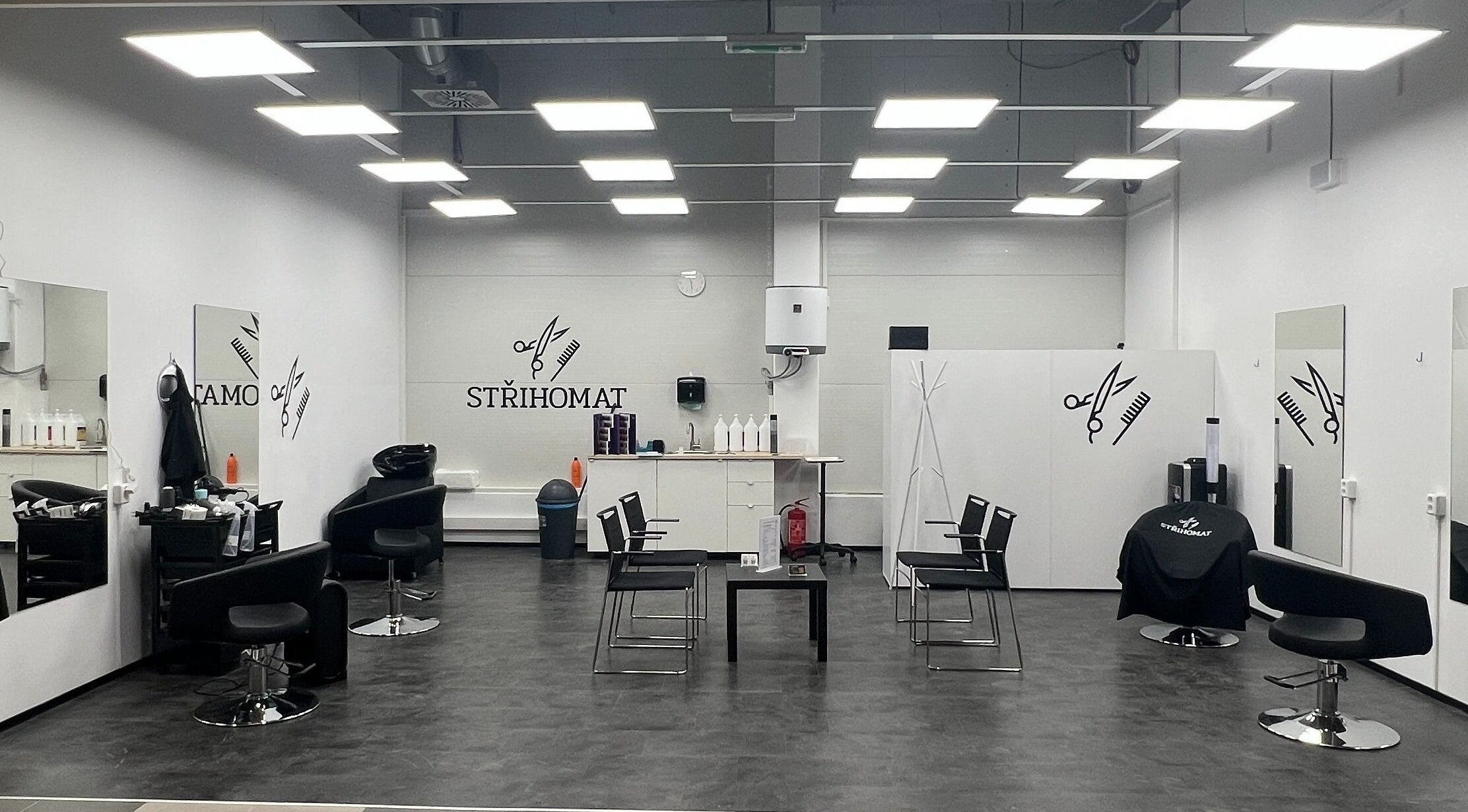 Elegantní interiér Střihomat - Červené Vršky 2448, Benešov, Benešov U Prahy, Středočeský Kraj, CZ.