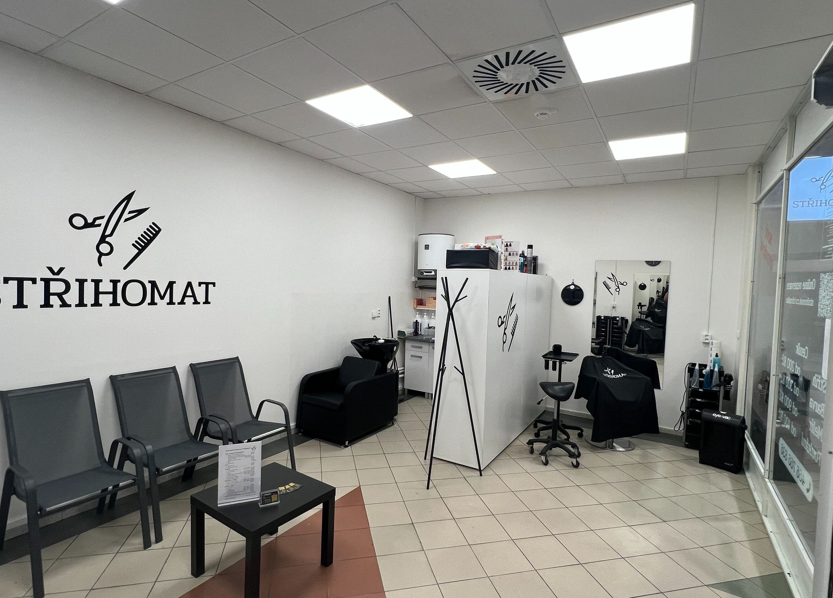 Interiér Střihomat - Slov. nár. pov. 1060, Chrudim v Chrudim, Pardubický Kraj, CZ s moderním designem.