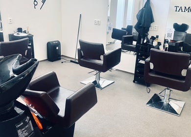 Elegant interiér salonu Střihomat - Plukovníka Mráze 24, Praha 15, Hlavní Město Praha, Hlavní Město Praha, CZ.