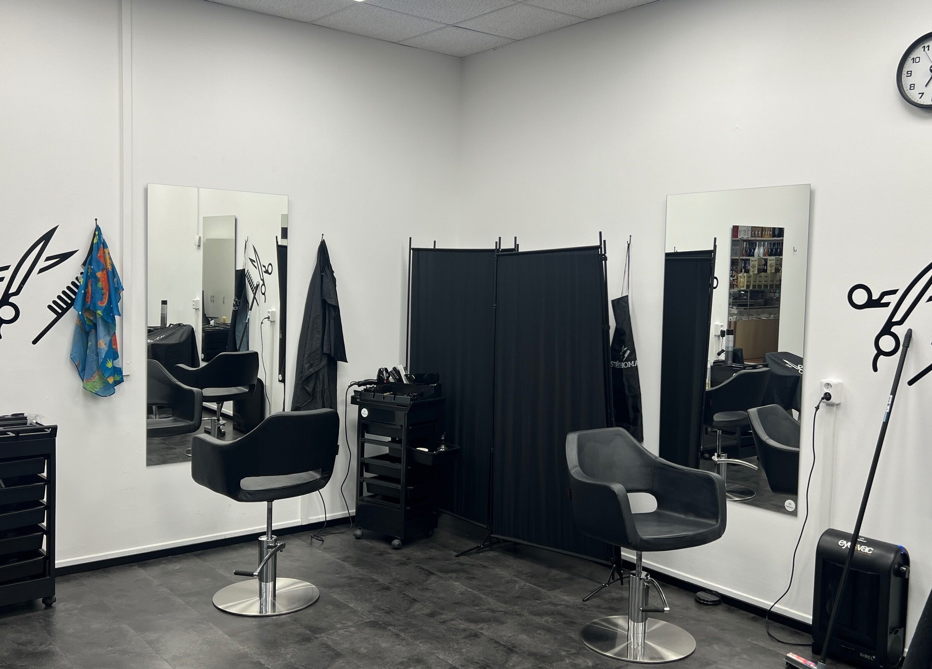 Interiér kadeřnictví STŘIHOMAT - Dr. M. Horákové 586, Liberec, moderní design v Liberec, Liberecký Kraj, CZ.