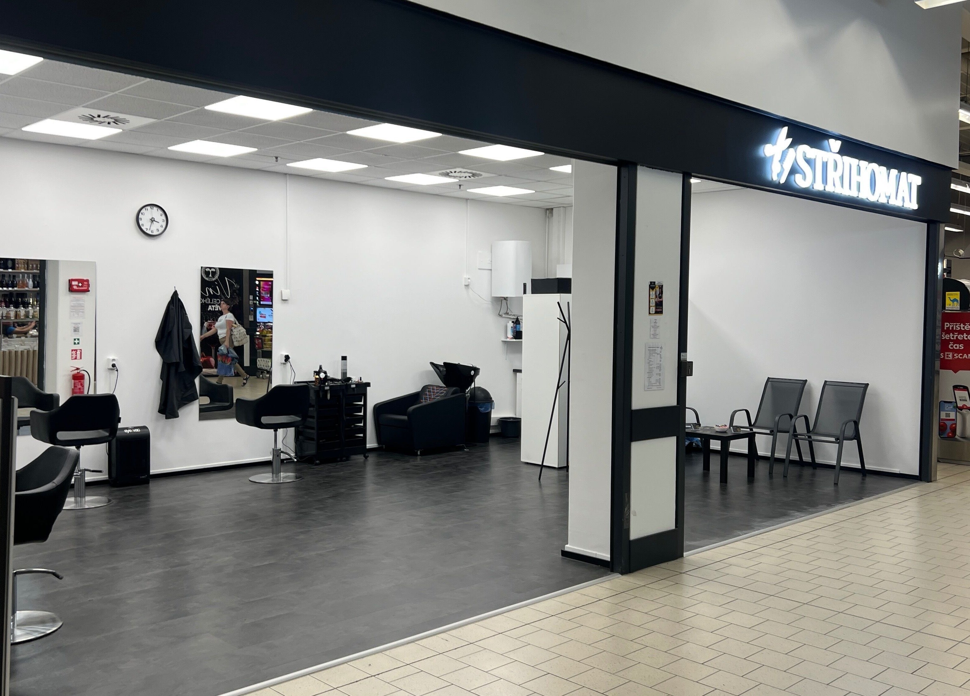 Moderní interiér STŘIHOMAT, Dr. M. Horákové 586, Liberec, čeká na návštěvu v Liberec, Liberecký Kraj, CZ.