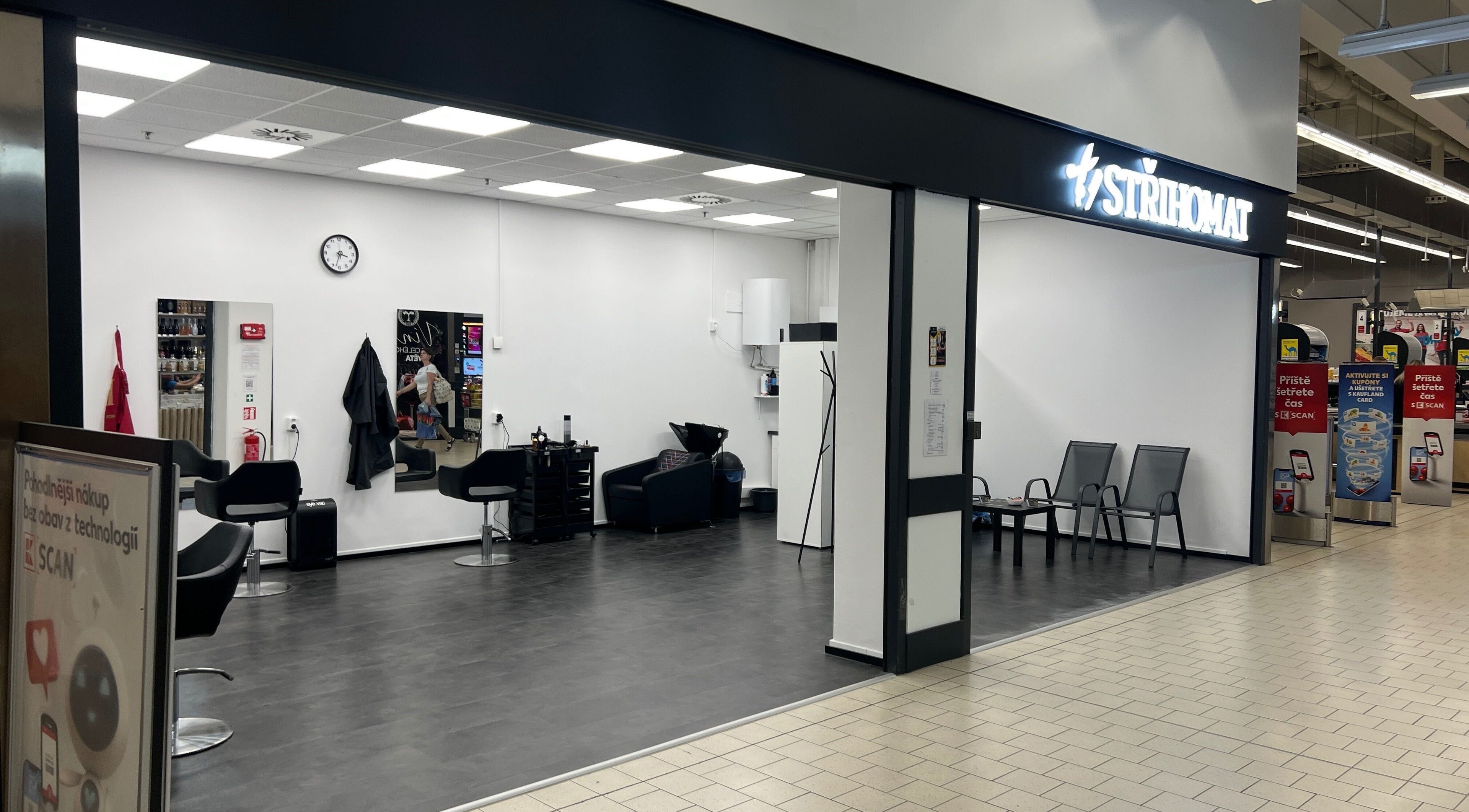 Moderní interiér STŘIHOMAT, Dr. M. Horákové 586, Liberec, čeká na návštěvu v Liberec, Liberecký Kraj, CZ.