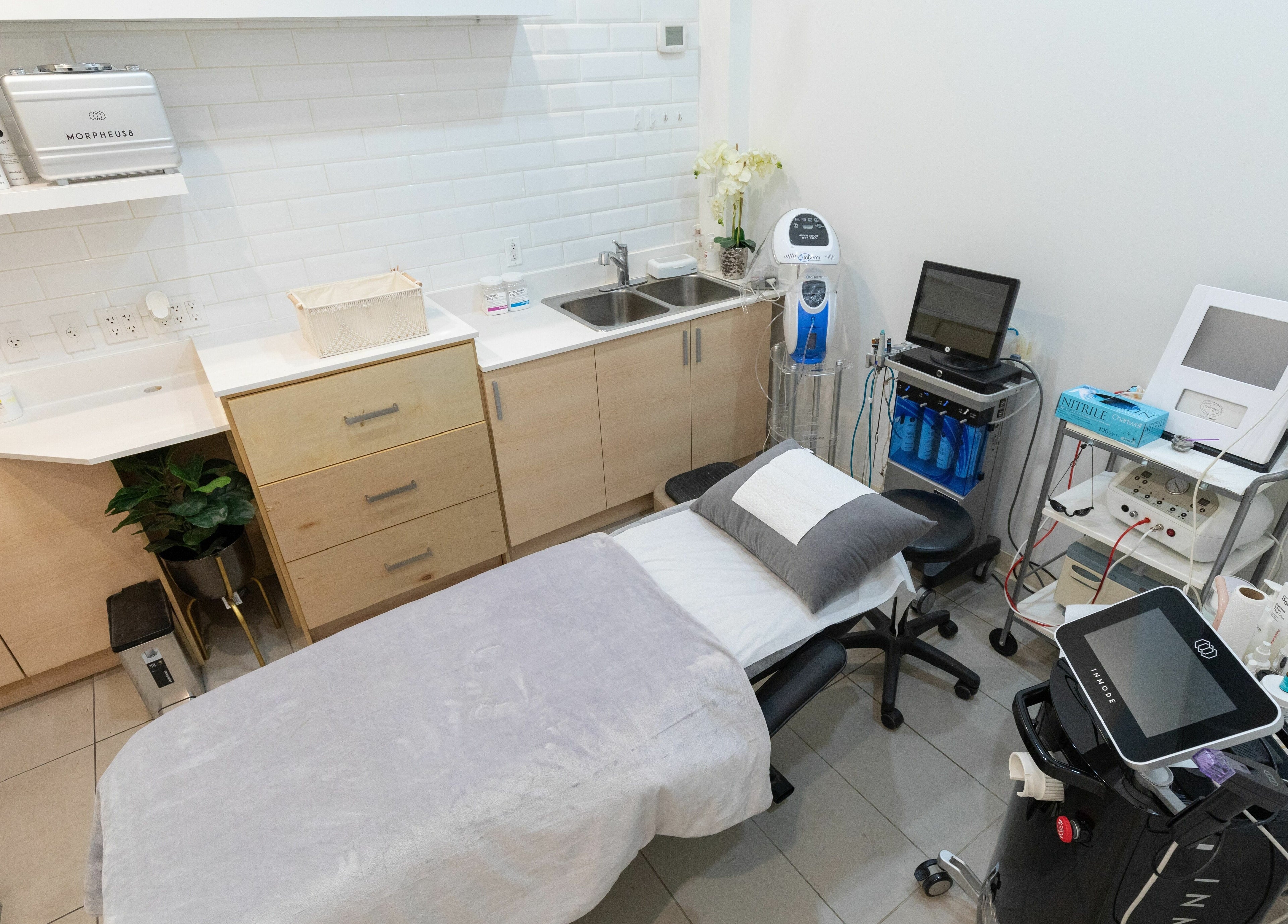 Modern treatment room at Best Brow Spa in Vancouver, British Columbia, CA with cozy decor and advanced equipment.
