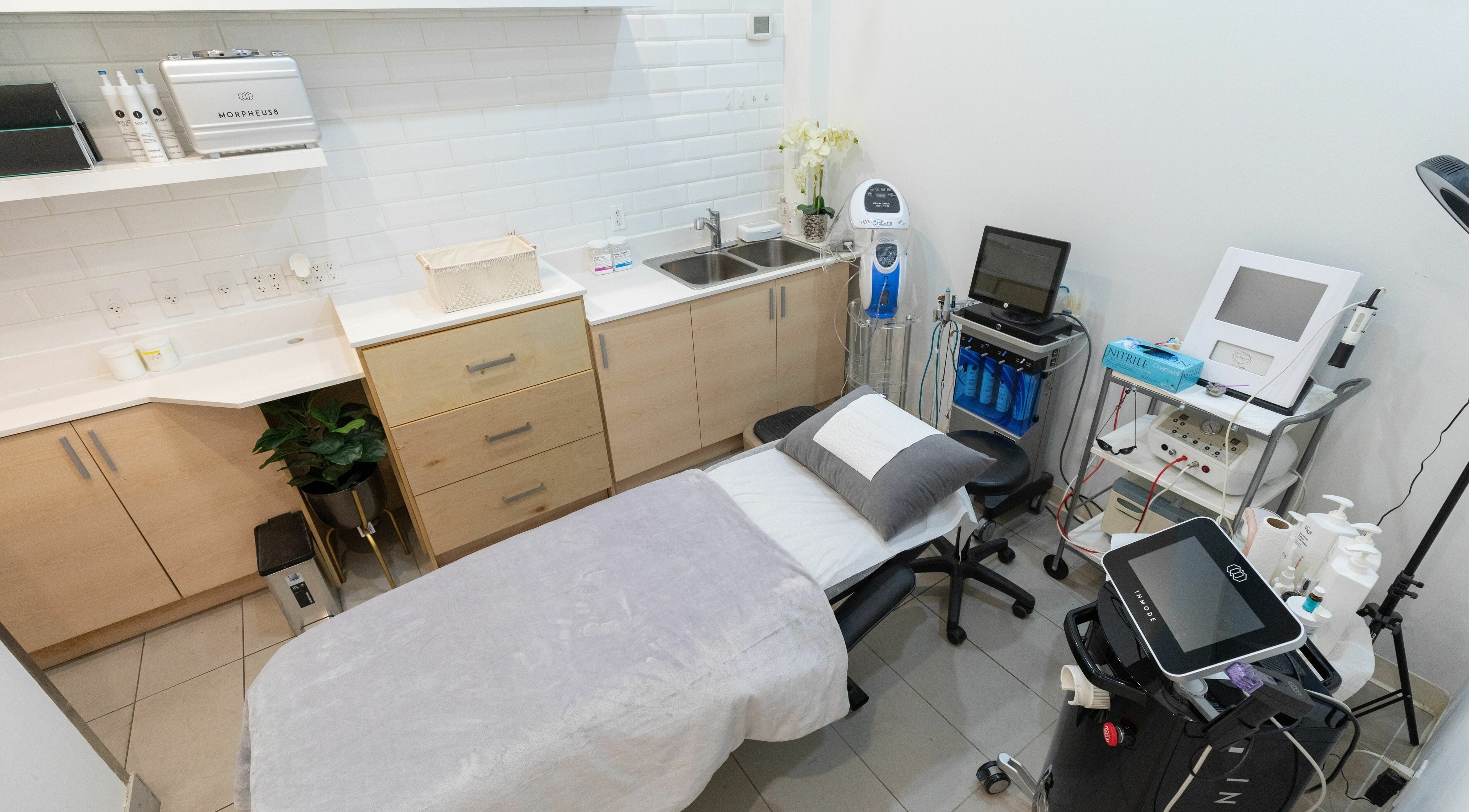 Modern treatment room at Best Brow Spa in Vancouver, British Columbia, CA with cozy decor and advanced equipment.