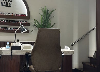 ركن الأظافر في OMBRE TOUCH، جدة، مكة المكرمة، SA. تجهيزات متكاملة وديكور عصري.