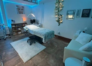 Peaceful aesthetics room at Refreshed Looks Aesthetics, Tucson, Arizona, US, with ambient lighting and plush decor.