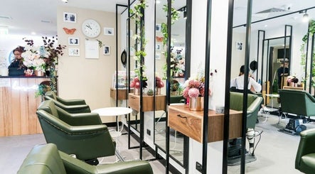 Two Birds Hair and Beauty Salon afbeelding 2