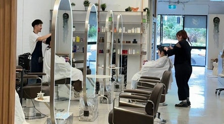 Two Birds Hair and Beauty Salon imaginea 2