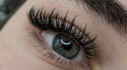 Lily's Lashes image 2