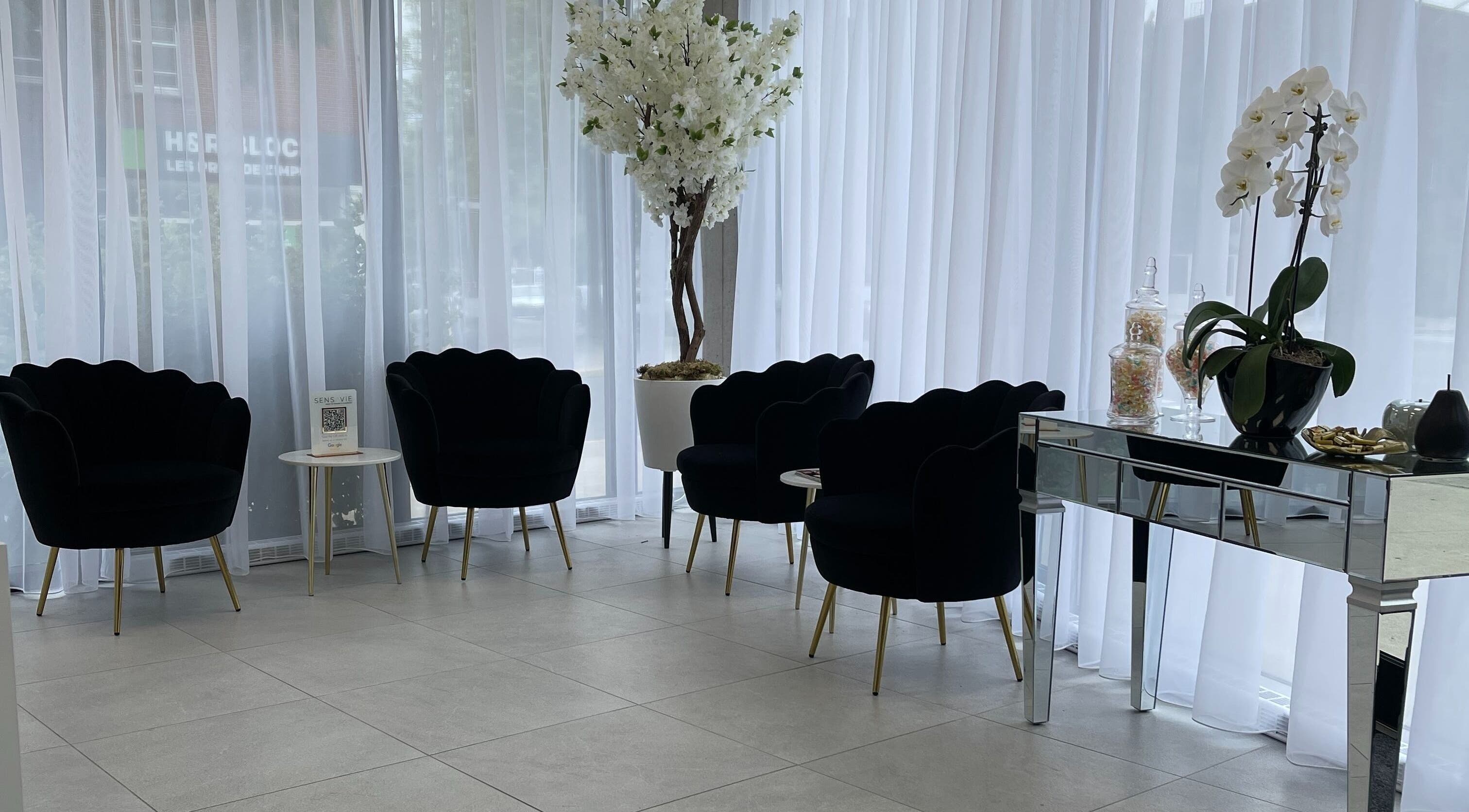 Modern lounge area at Sensavie Beauty Salon, Montréal, Québec, CA.