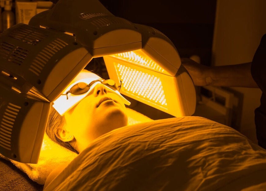 LED therapy session at Skinplus, Pymble, New South Wales, AU showcasing advanced skincare solutions.