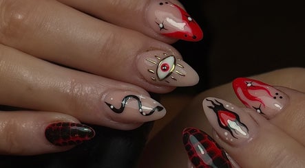 Nail Luxe image 3