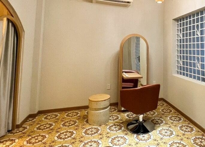 Elegant hair styling area at Gemini Japanese Hair Salon, Hồ Chí Minh, Hồ Chí Minh, VN with chic decor.