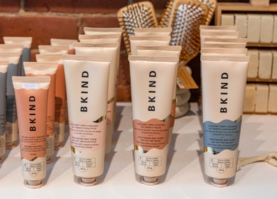 Produits de beauté BKIND en exposition à La Loge Soins & Esthétique, Montréal, Québec, CA.