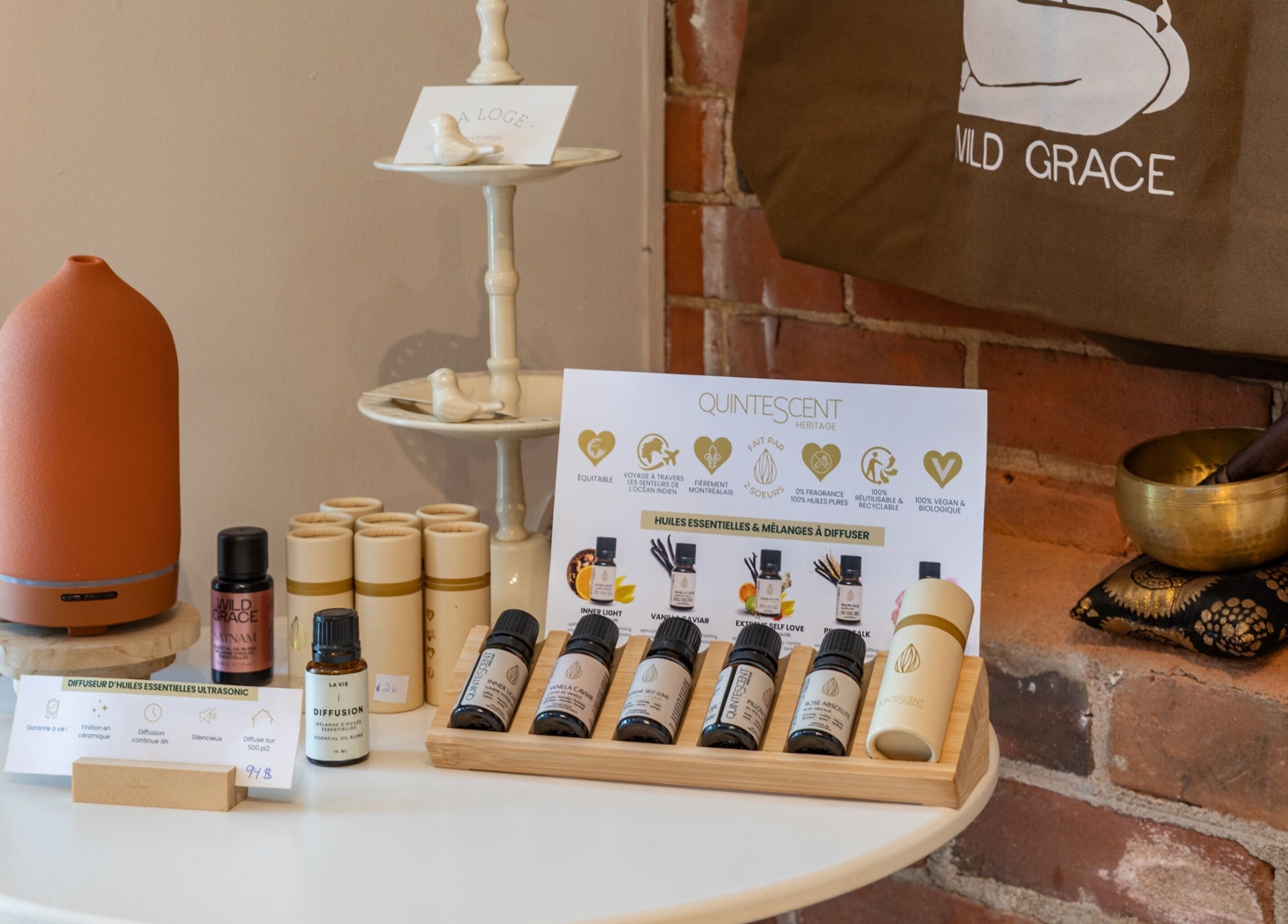 Produits aromathérapie chez La Loge Soins & Esthétique à Montréal, Québec, CA, ajoutent une touche zen.