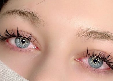 Closeup of eyelash extensions at PUREGLAM BEAUTY in Melbourne, Victoria, AU showcasing premium lash artistry.