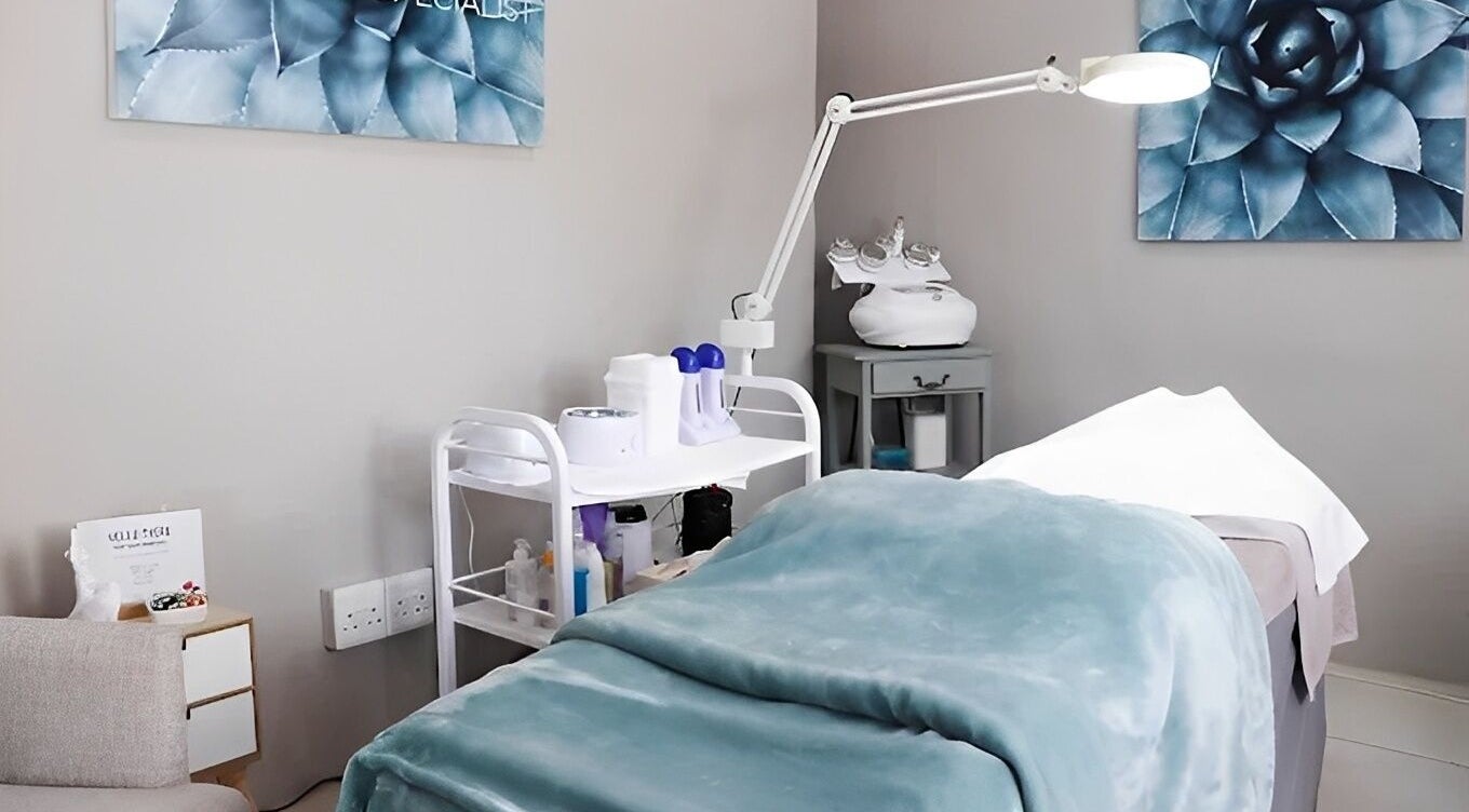 Serene treatment room at Tienks Treatment Specialist in Paarl, Western Cape, ZA with calming decor.