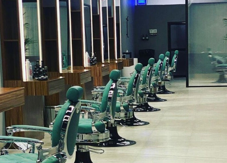 Stylish interior of Degrees Barbershop in Riyadh, SA featuring modern barber chairs and sleek decor.
