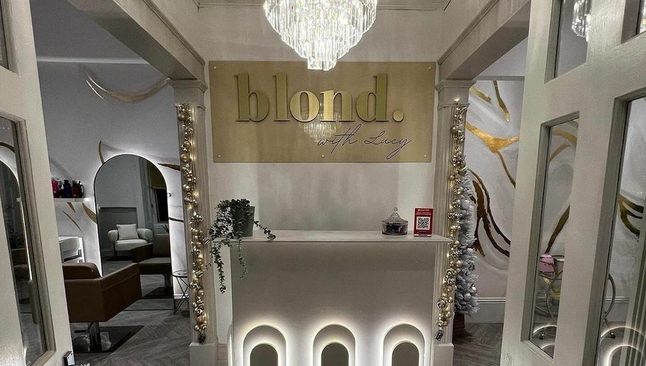 Blond. imagem 1