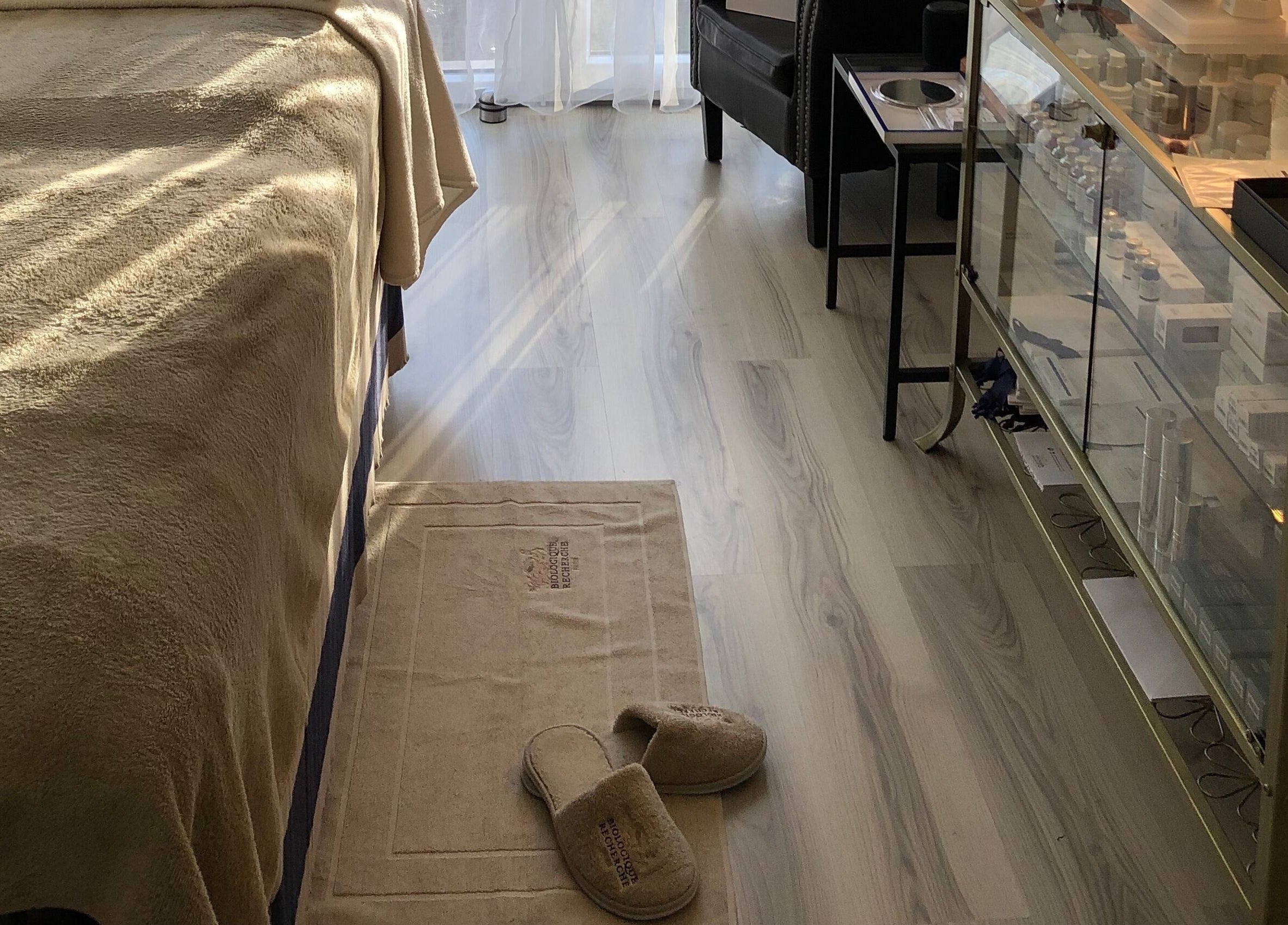 Relaxációs szoba a Queen's Court Aestheticnél, Budapest, Magyar, HU, luxus szépségágy szett.