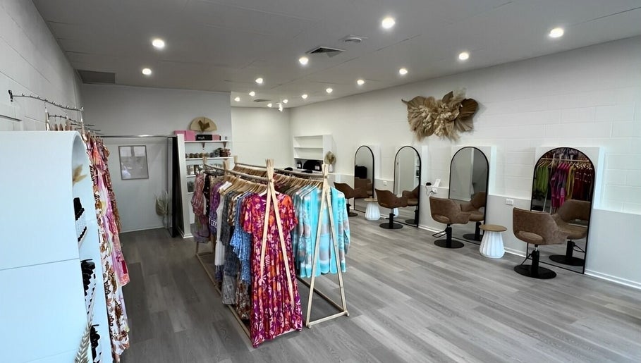 Little Luxe Boutique, bild 1