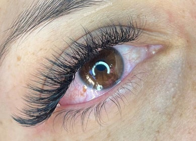 Elegant eyelash extensions at Daisy Doll Beauty in Randburg, Gauteng, ZA, showcasing detailed craftsmanship.