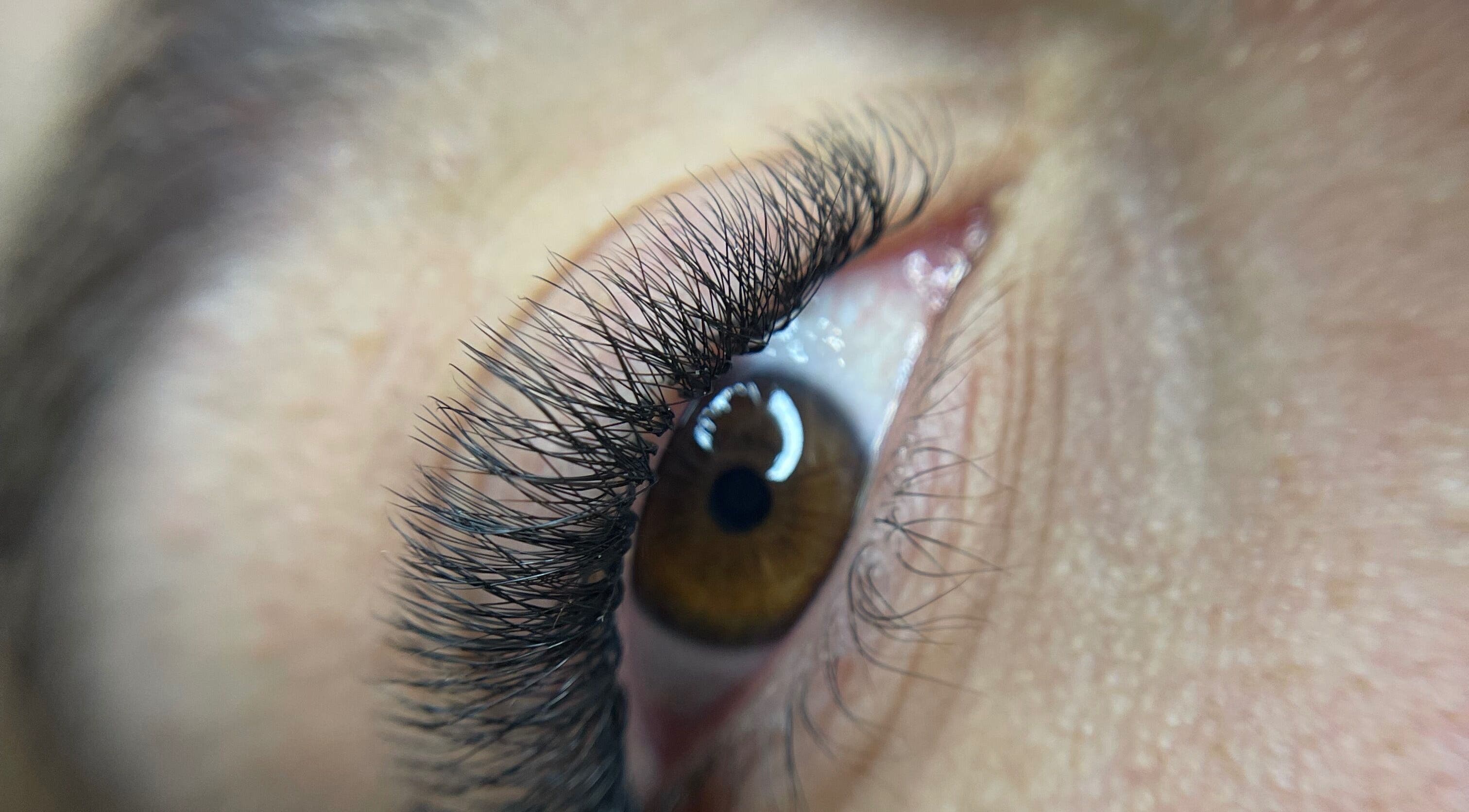 Close-up de pestanas realçadas no BE BOSS, Oliveira De Azeméis, Aveiro, PT.