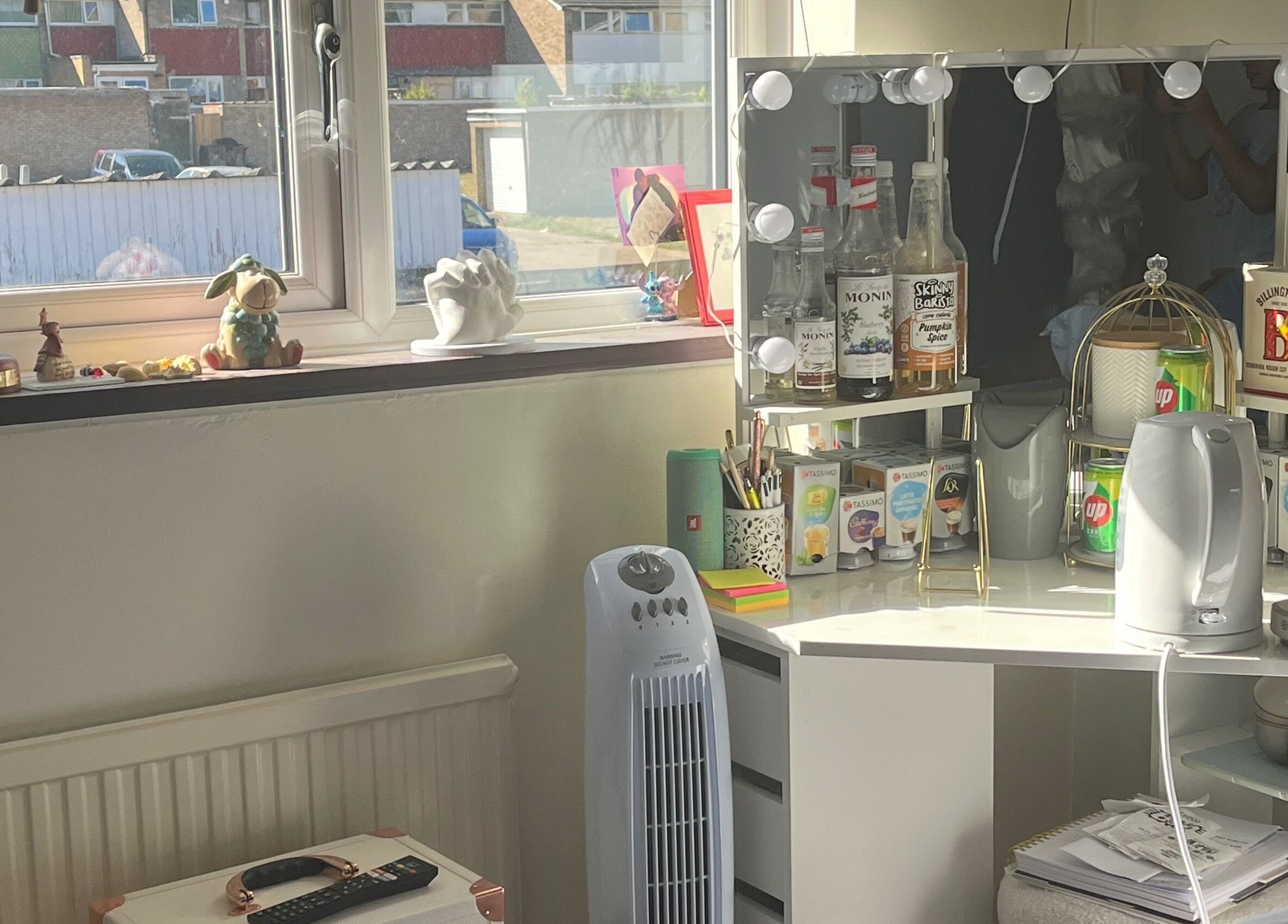 Charming beauty station with a mirror at Maison de Maya, Basildon, England, GB.