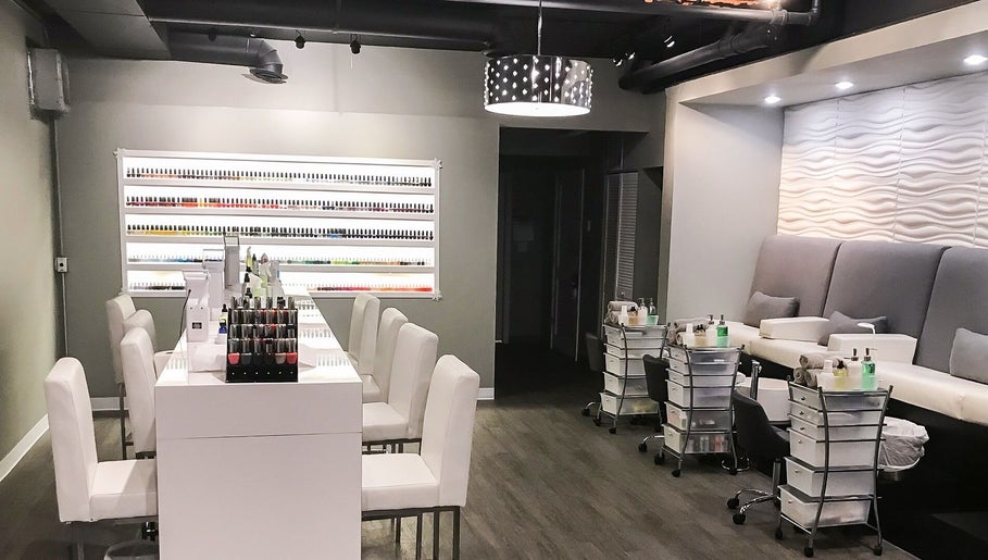 Εικόνα Luxure Nail and Beauty Bar 1