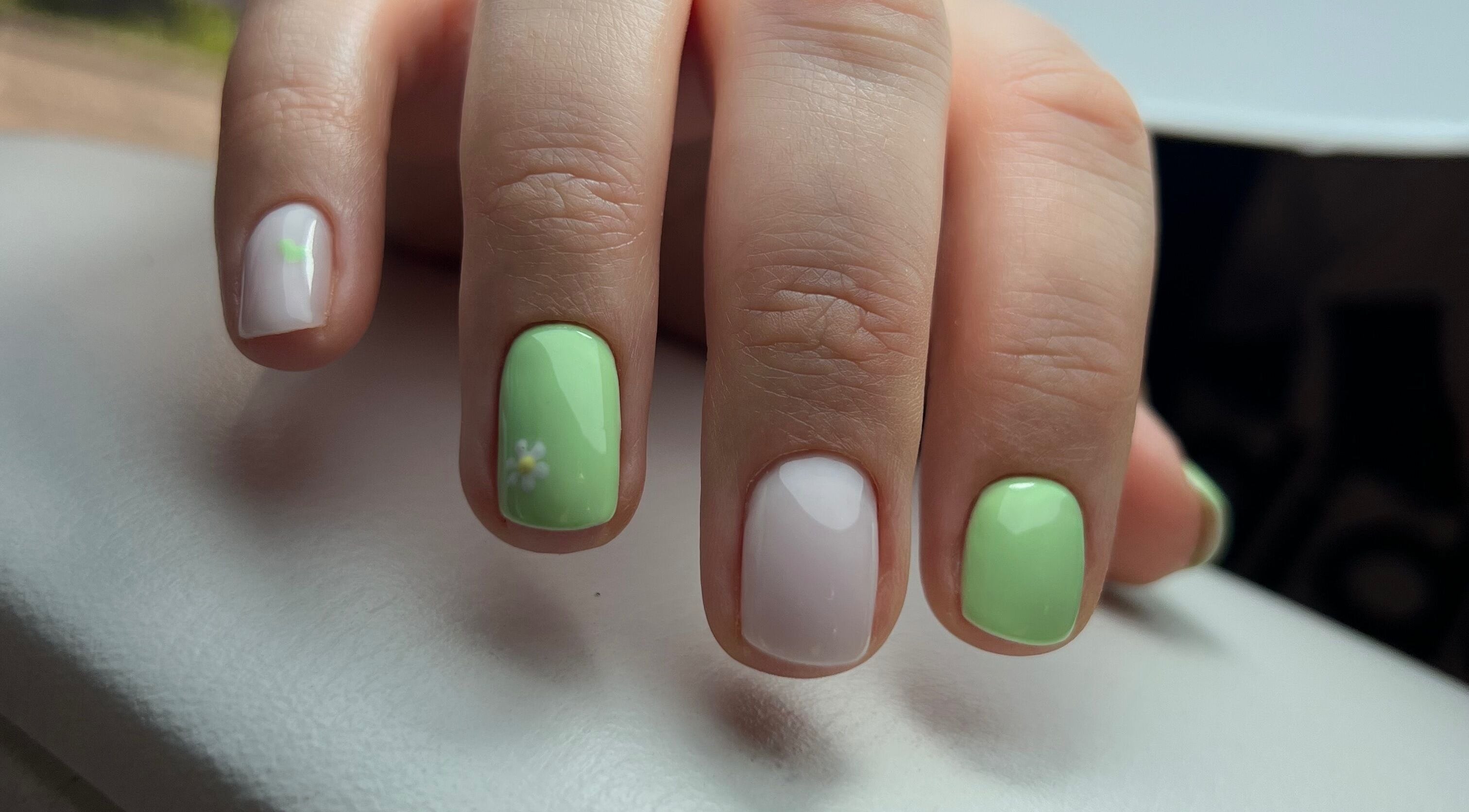 Pastel nokti u Bell’ami salonu, Pula, Istarska Županija, HR donose svjež i moderan izgled.