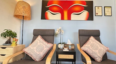 Cozy lounge with art at 88 Thai Massage Studio, Richmond, Victoria, AU enhances relaxation.