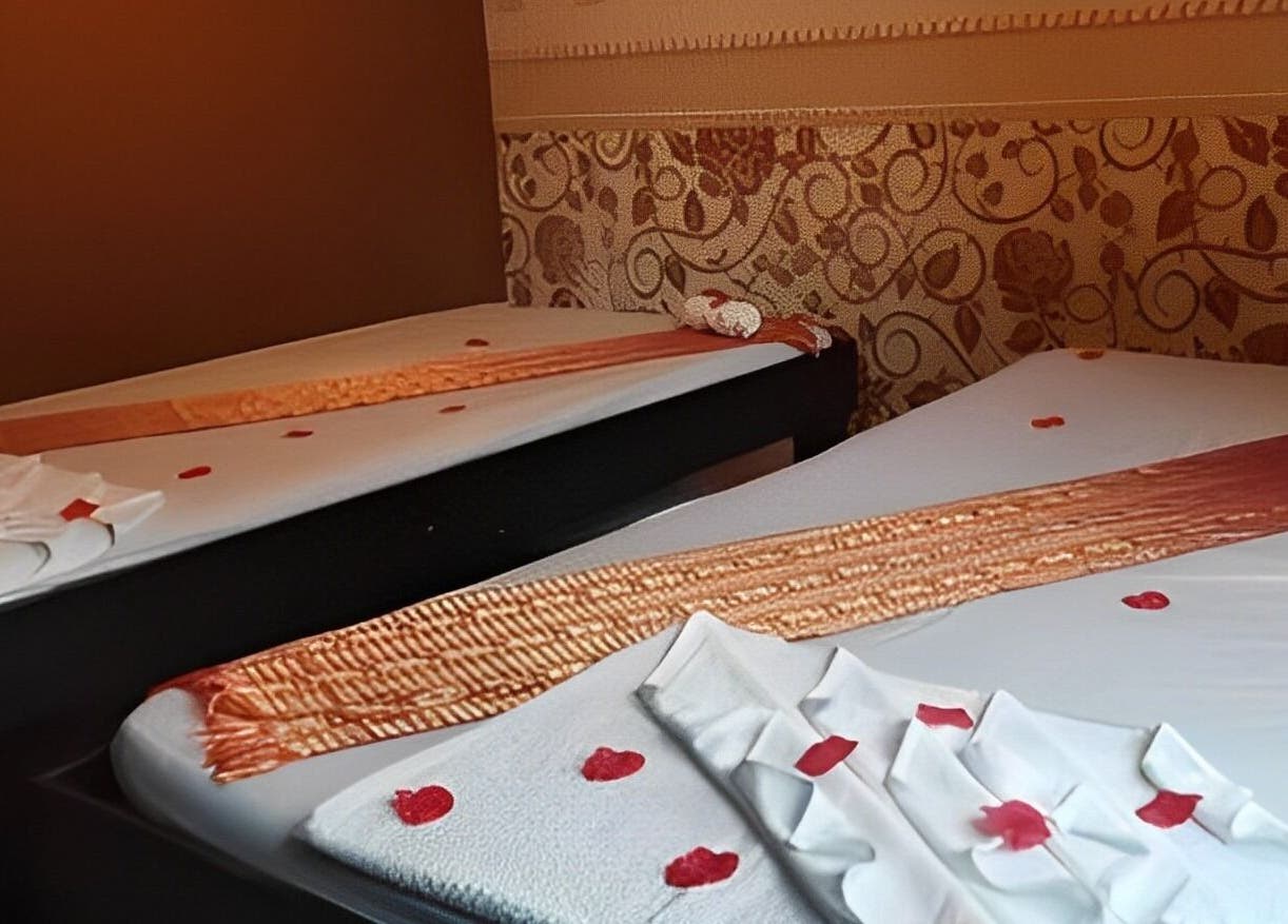 Затишна кімната з двома масажними столами в 'Княжий Затон 9. Будсаба Тайський Масаж', Київ, Місто Київ, UA.