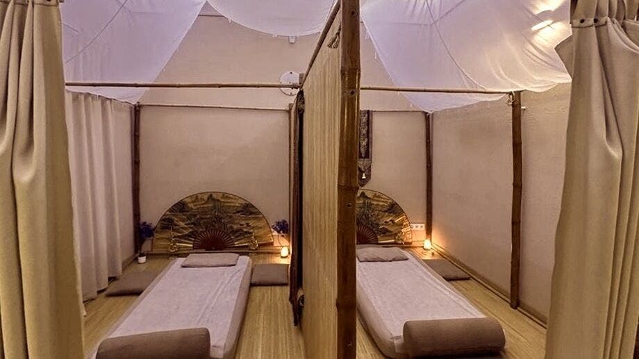 Будсаба, Львів. П-т Свободи 22. Тайський масажний зал із бамбуковими перегородками. L'viv, L'vivs'ka Oblast, UA.