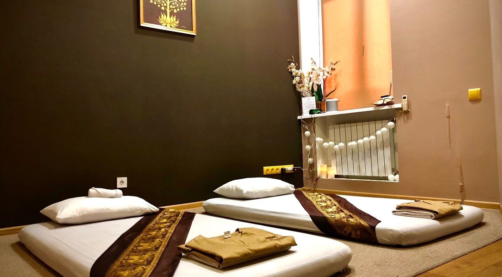 Інтер'єр Будсаба Тайський масаж, Київ, UA з комфортними місцями для відпочинку.