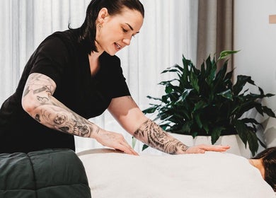 Therapist performing massage at Exhale Holistic Skin, Bentleigh East, Victoria, AU. Relaxing holistic wellness.