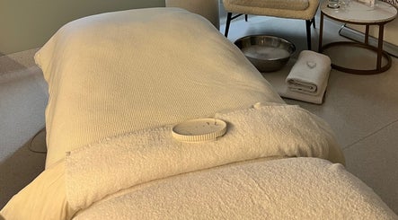 Tranquil treatment bed at Exhale Holistic Skin, Bentleigh East, Victoria, AU, showcasing relaxation and comfort.
