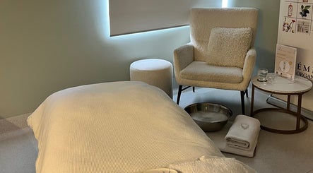 Restful treatment room at Exhale Holistic Skin, Bentleigh East, Victoria, AU, with cozy chair and treatment table.