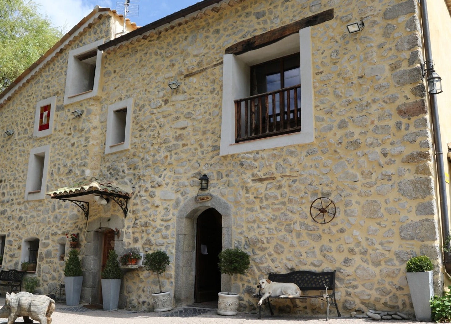 Façade rustique de Spa Castellane à Castellane, Provence-alpes-côte D'azur, FR.