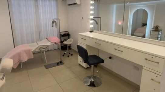 Ana Laura Makeup Studio