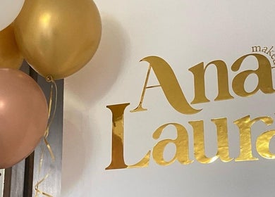 Decoración con globos dorados en Ana Laura Makeup Studio, Culiacán Rosales, Sinaloa, MX.