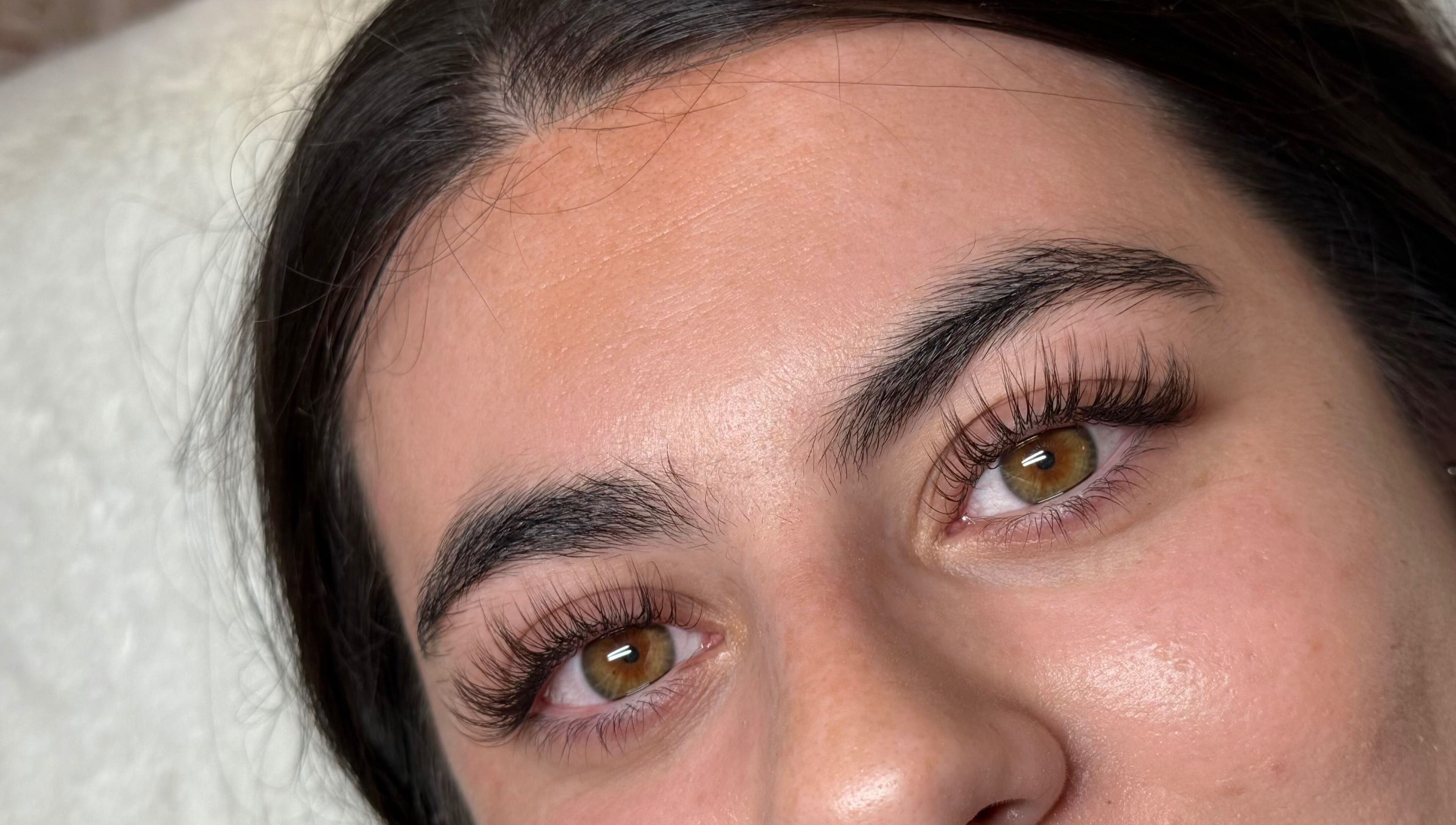 Close-up of expertly done eyelashes at Byellejl in Hyde, England, GB showcasing natural beauty enhancement.