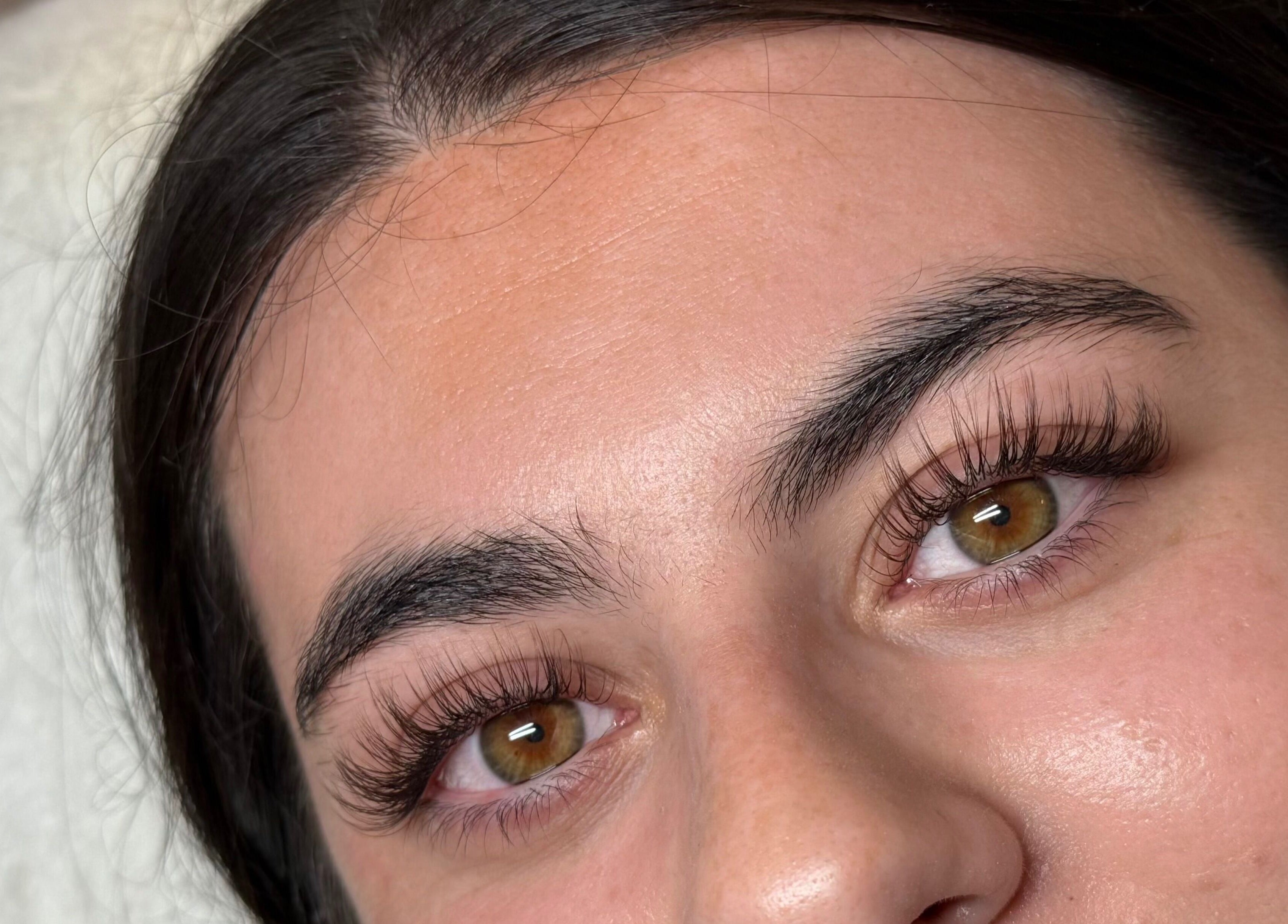 Close-up of expertly done eyelashes at Byellejl in Hyde, England, GB showcasing natural beauty enhancement.