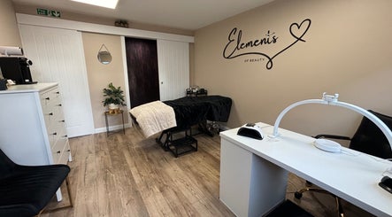 Relaxing treatment room at Elements of Beauty, Fallin, Scotland, GB with massage table and chic decor.
